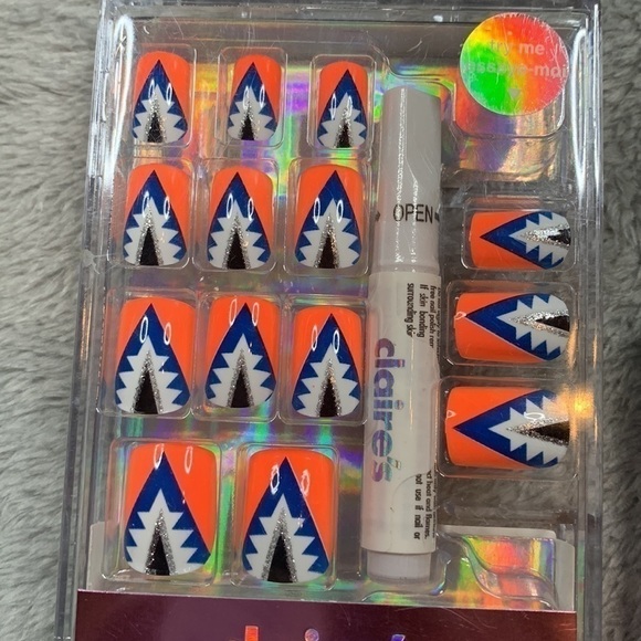 NWT Two Sets of Striped Nails - Picture 2 of 5